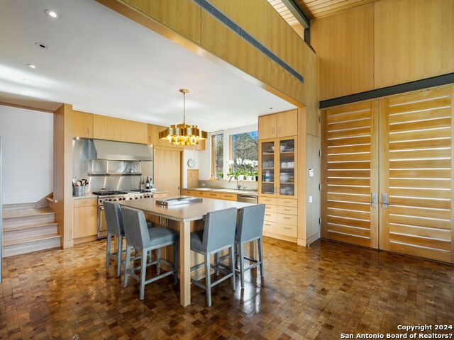 Listing photo id 15 for 25053 Black Creek