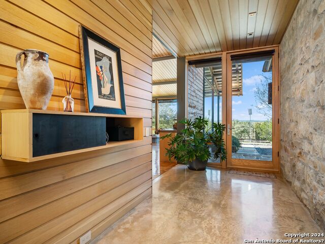 Listing photo id 17 for 25053 Black Creek