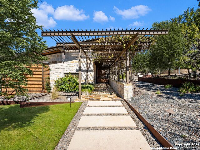 Listing photo id 0 for 25053 Black Creek