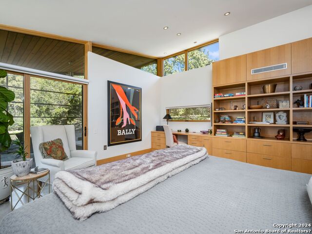 Listing photo id 25 for 25053 Black Creek