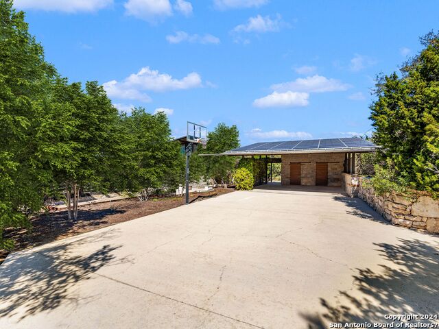 Listing photo id 38 for 25053 Black Creek