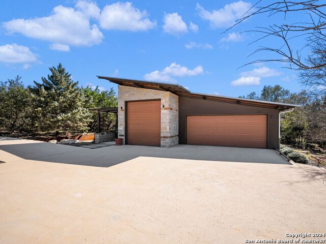 Listing photo id 39 for 25053 Black Creek