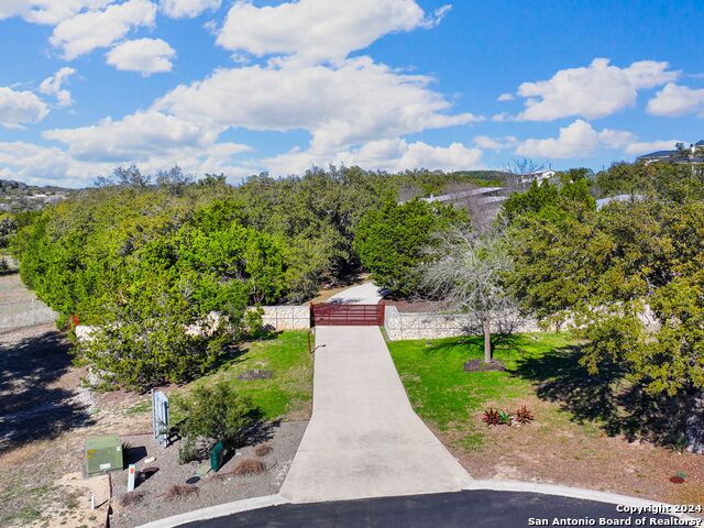 Listing photo id 42 for 25053 Black Creek