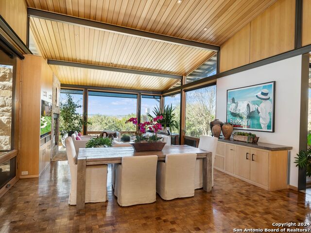Listing photo id 3 for 25053 Black Creek