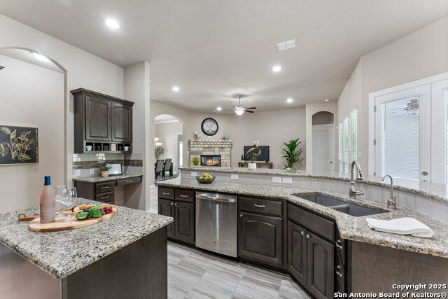 Image 18 of 68 For 4622 Tamaron Park