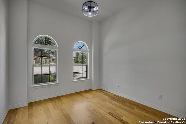 Listing photo id 32 for 22932 Estacado