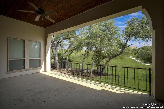 Listing photo id 39 for 22932 Estacado