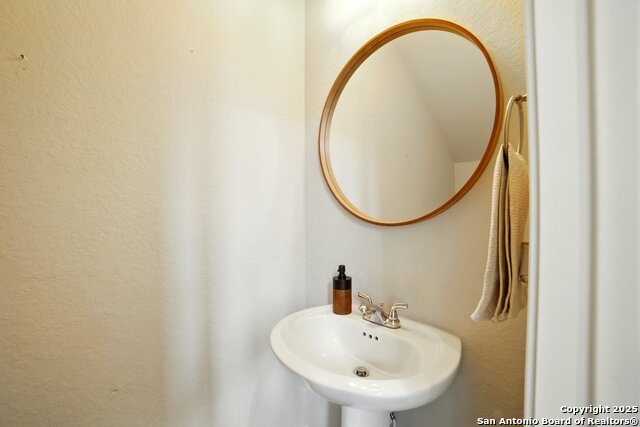 Image 12 of 25 For 9125 Yearling St