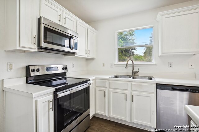 Listing photo id 9 for 6631 Walnut Valley