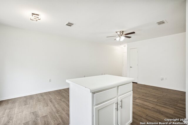 Listing photo id 10 for 6631 Walnut Valley