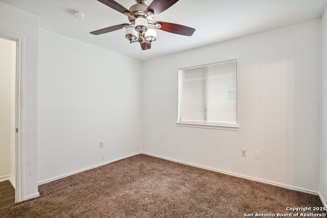 Listing photo id 12 for 6631 Walnut Valley