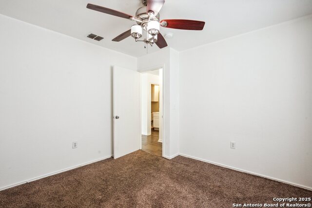 Listing photo id 13 for 6631 Walnut Valley
