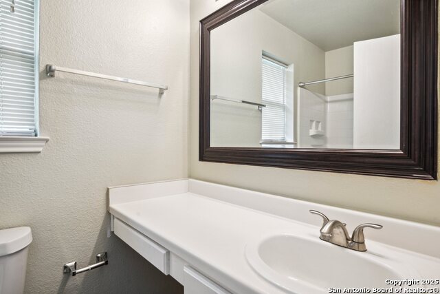 Listing photo id 15 for 6631 Walnut Valley