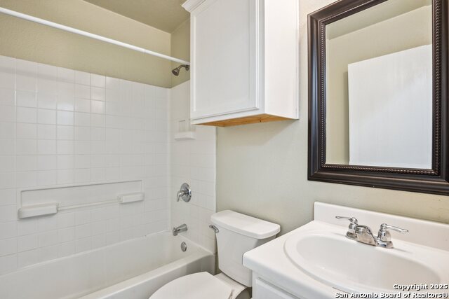 Listing photo id 16 for 6631 Walnut Valley