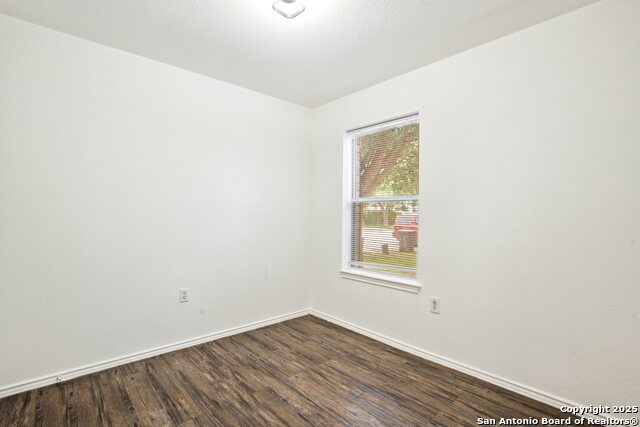 Listing photo id 17 for 6631 Walnut Valley