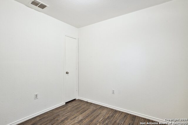Listing photo id 18 for 6631 Walnut Valley