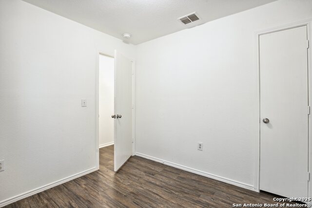 Listing photo id 19 for 6631 Walnut Valley