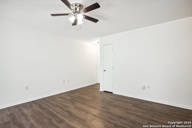 Listing photo id 2 for 6631 Walnut Valley