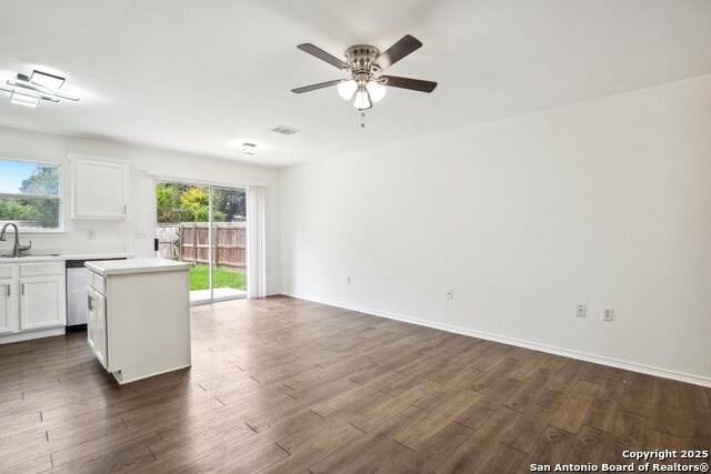 Listing photo id 4 for 6631 Walnut Valley