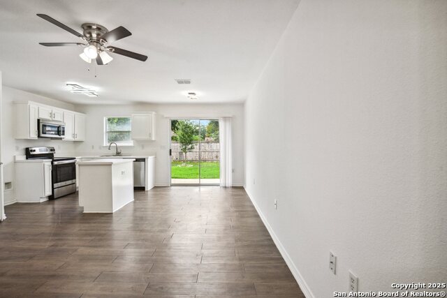 Listing photo id 5 for 6631 Walnut Valley