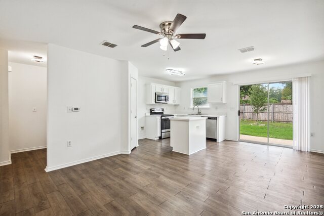 Listing photo id 6 for 6631 Walnut Valley