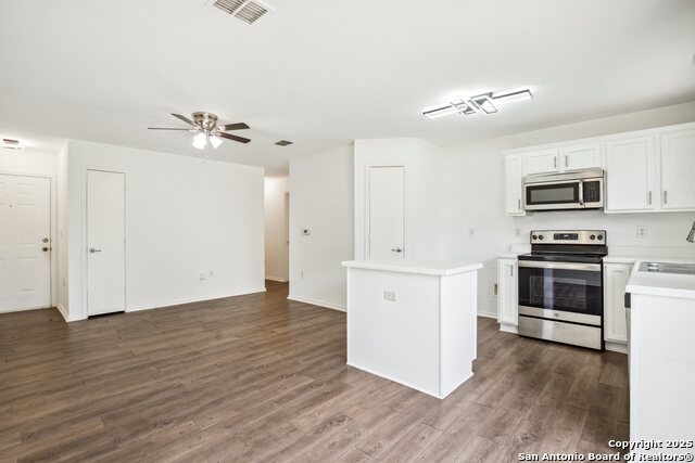 Listing photo id 7 for 6631 Walnut Valley