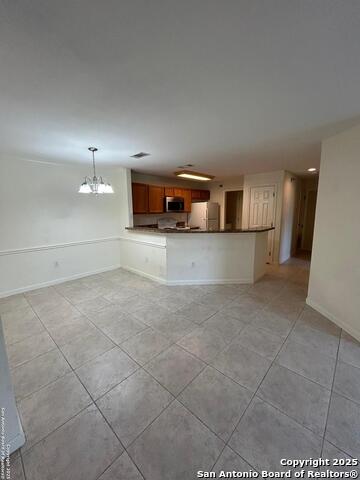 Listing photo id 3 for 7323 Snowden Dr 1301
