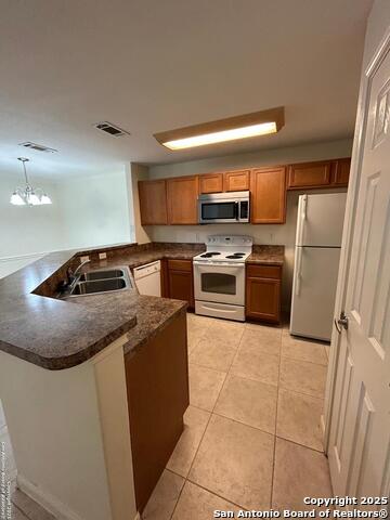 Listing photo id 4 for 7323 Snowden Dr 1301