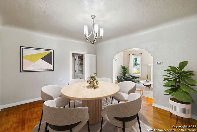 Listing photo id 11 for 2112 Gramercy W