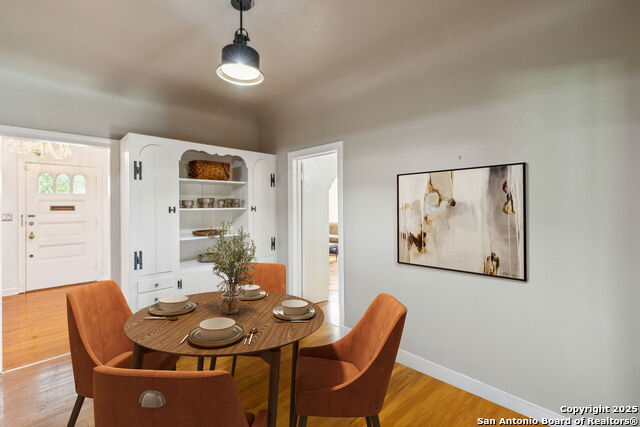 Listing photo id 13 for 2112 Gramercy W