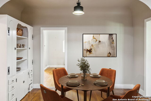Listing photo id 14 for 2112 Gramercy W
