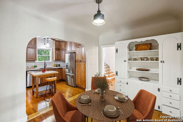 Listing photo id 16 for 2112 Gramercy W