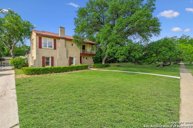 Listing photo id 0 for 2112 Gramercy W