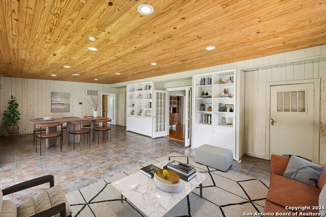 Listing photo id 23 for 2112 Gramercy W
