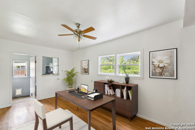 Listing photo id 24 for 2112 Gramercy W