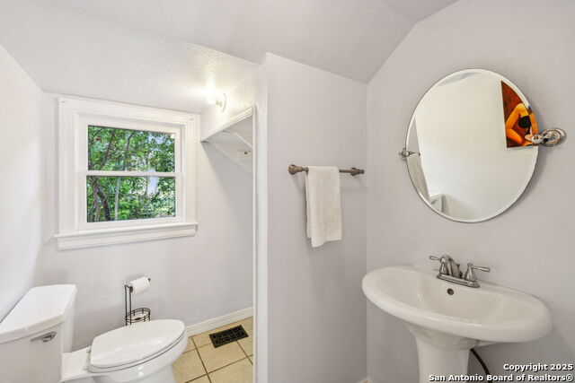 Listing photo id 26 for 2112 Gramercy W