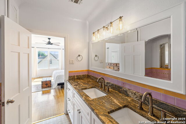 Listing photo id 31 for 2112 Gramercy W