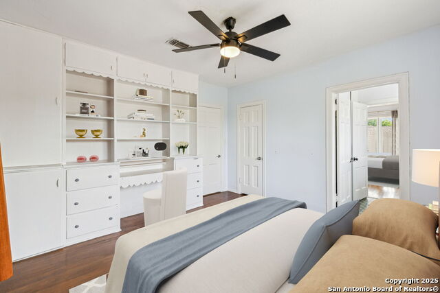 Listing photo id 33 for 2112 Gramercy W