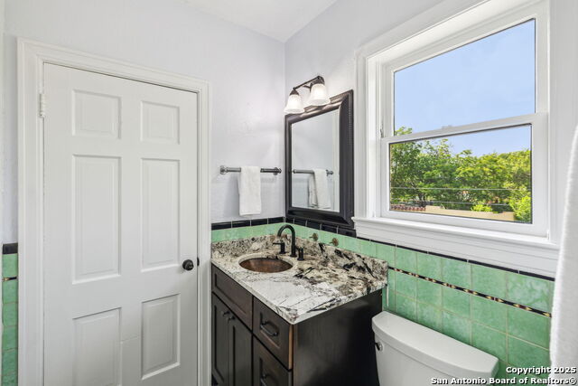Listing photo id 35 for 2112 Gramercy W