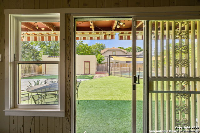 Listing photo id 40 for 2112 Gramercy W