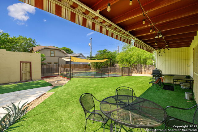 Listing photo id 41 for 2112 Gramercy W