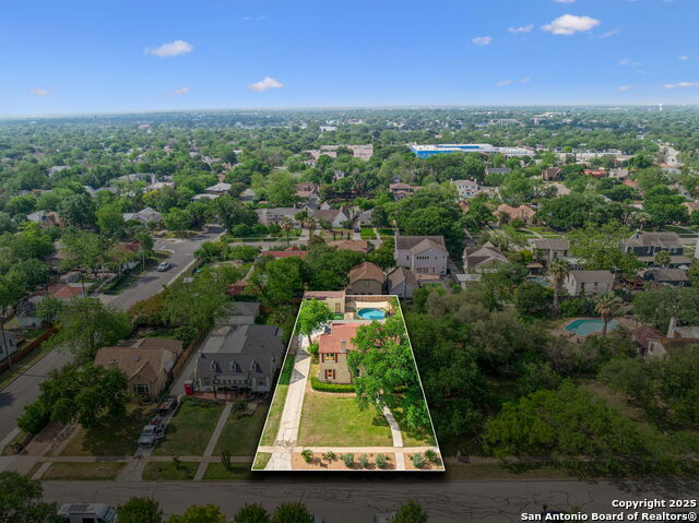 Listing photo id 48 for 2112 Gramercy W