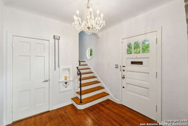 Listing photo id 4 for 2112 Gramercy W