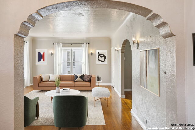 Listing photo id 6 for 2112 Gramercy W