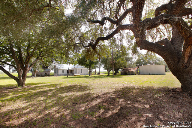 Listing photo id 14 for 4901 Lower Seguin