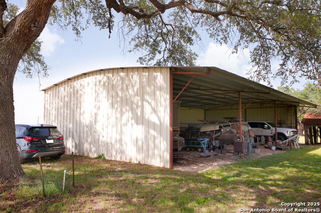 Listing photo id 15 for 4901 Lower Seguin