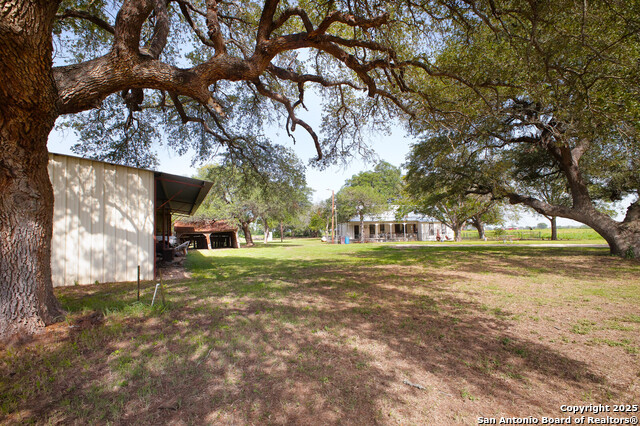 Listing photo id 0 for 4901 Lower Seguin