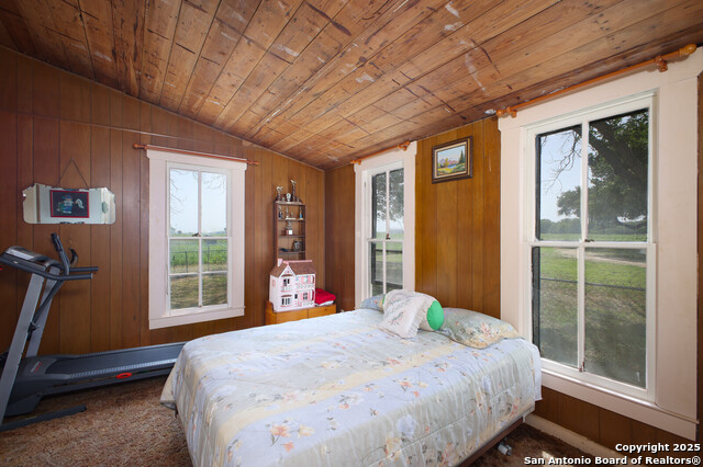 Listing photo id 21 for 4901 Lower Seguin