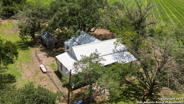 Listing photo id 32 for 4901 Lower Seguin