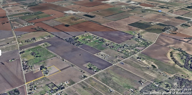 Listing photo id 37 for 4901 Lower Seguin